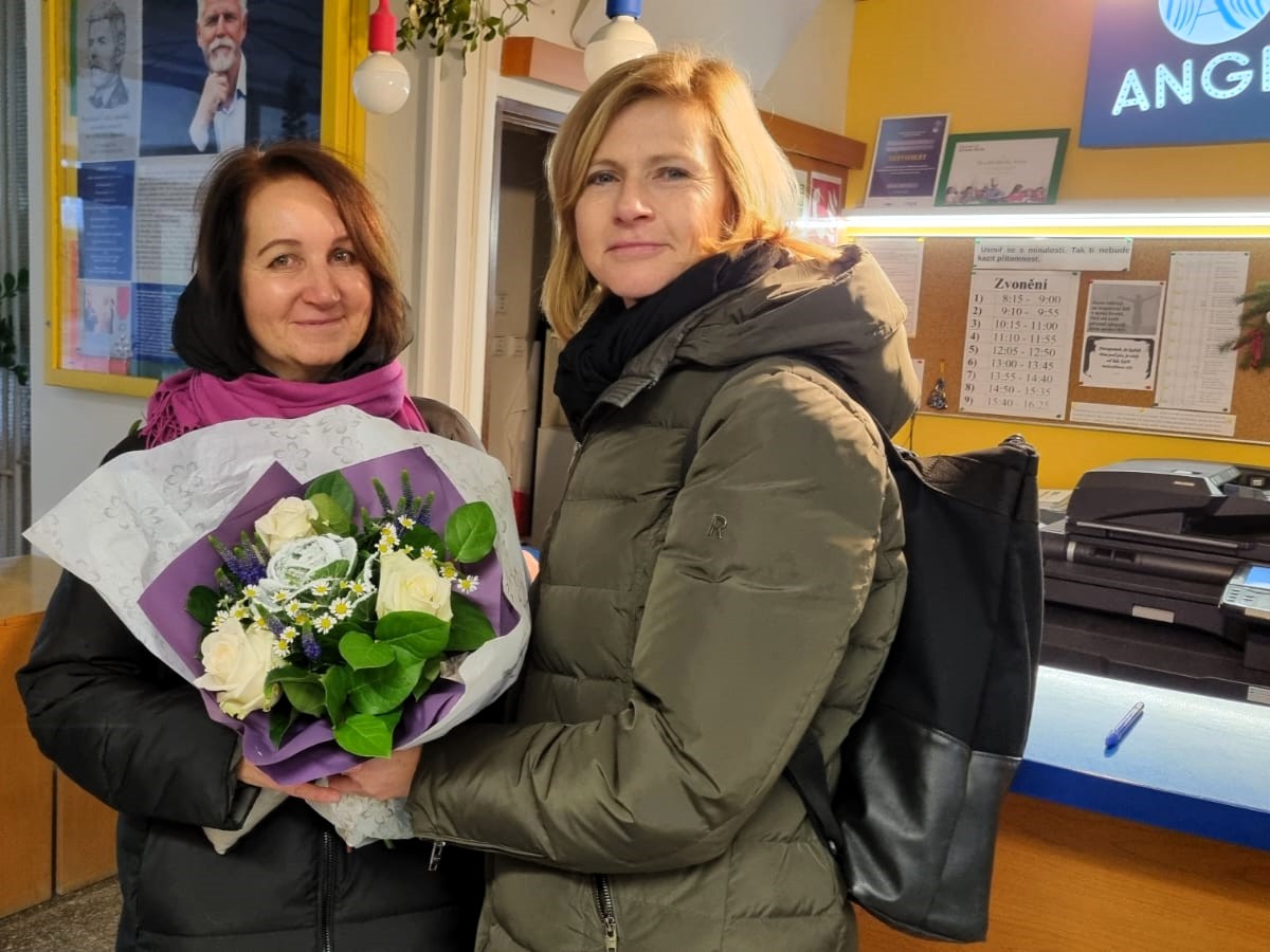 Gratulace paní ředitelce ZŠ a MŠ Angel