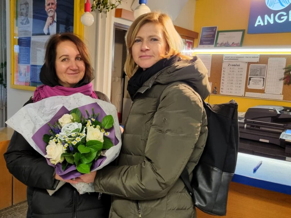 Gratulace paní ředitelce ZŠ a MŠ Angel